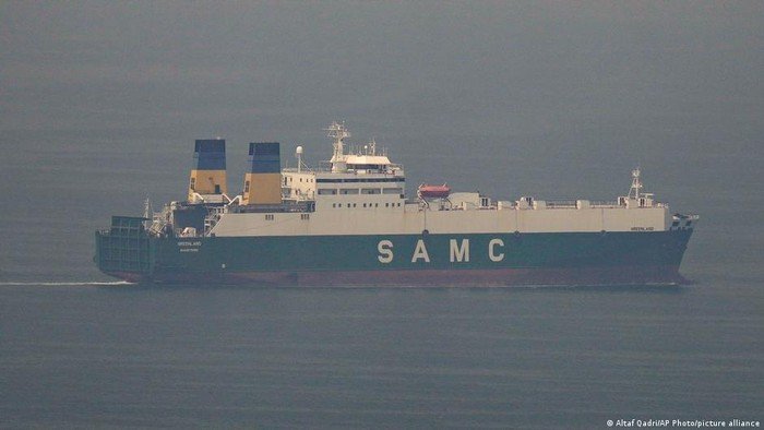 **Iran Tutup Selat Hormuz, Trump Ancam Konsekuensi bagi Sekutu yang Tidak Mendukung**