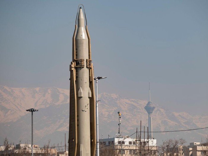 Rudal Canggih Sejjil Milik Iran Akhirnya Meluncur ke Israel: Ancaman atau Pemicu Perang?