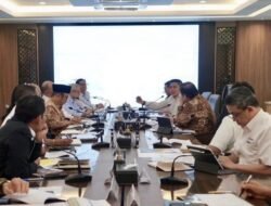 “Airlangga-Purbaya Bicara di Rapat Sejumlah Menteri, Fokus Efisiensi Anggaran!”