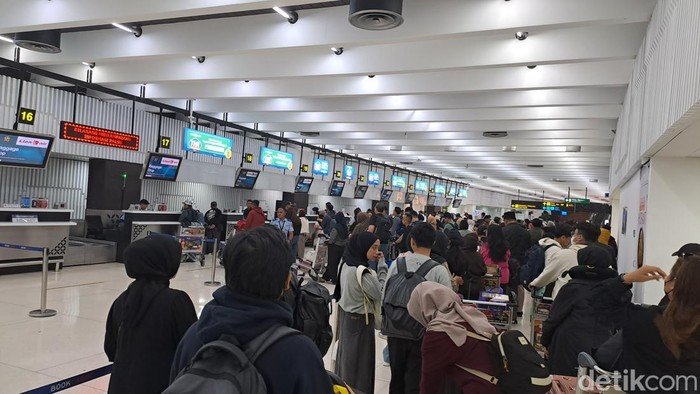 Puncak Arus Mudik: Bandara Soetta Berdesak-desakkan Sejak Dini Hari!
