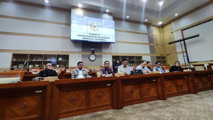 PDIP Minta Sidang Penyiraman Air Keras Andrie Yunus di Peradilan Umum: Apakah Ini Tentang Hak Atau Politik?