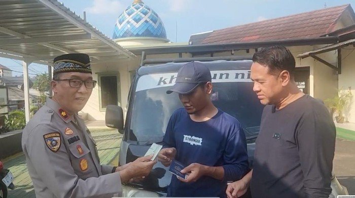 Polsek Ciputat Timur Kembalikan Mobil Korban Penggelapan, Langsung Dipakai Mudik Lebaran