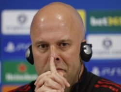 “Slot Soal Frustrasinya Fans Liverpool: Apakah Salah Semuanya di Anfield?”