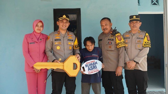 Polres Bogor Serahkan Lagi 4 Unit Renovasi Rutilahu, Kado Lebaran untuk Warga - Update 1