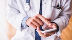 **Studi Ungkap Risiko ChatGPT dalam Menyediakan Saran Medis Darurat**