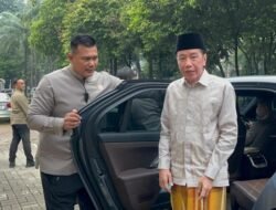 Jokowi dan Kaesang Bersama-sama Salat Id di Masjid Al-Bina GBK pada Lebaran di Jakarta