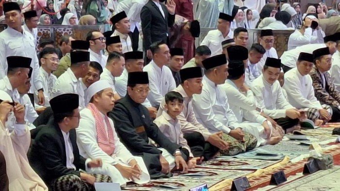 **Gibran dan Jan Ethes Bersama di Masjid Istiqlal, Menyambut Idul Fitri 1447 H**