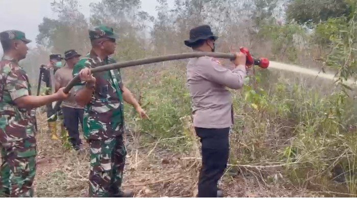 14 Hotspot di Dumai Terbakar, Sinergi Polisi dan TNI Selamatkan Wilayah!