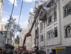 **Rudal AS-Israel Hantam Kampus Isfahan, 4 Staf Luka**